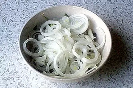 Легкий салат к мясу: шаг 3