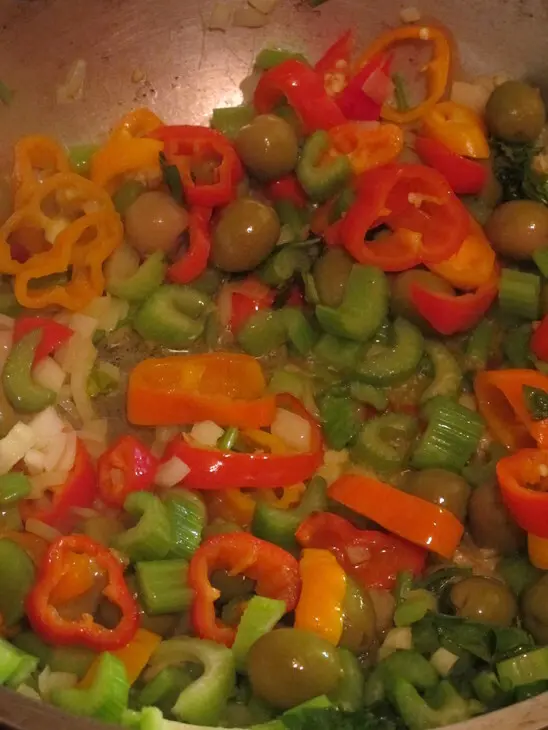 Соус овощной с креветками и мидиями.: шаг 1