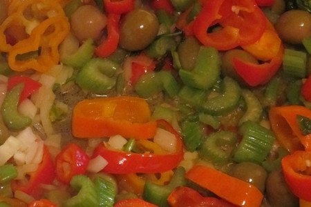Соус овощной с креветками и мидиями.: шаг 1