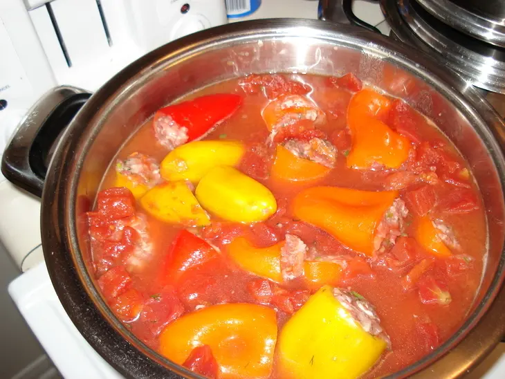 Разноцветные  мясные фаршированные мини-перчики: шаг 4
