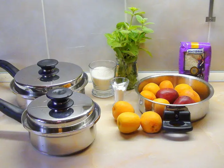 Фруктовый суп-пюре с заварным соусом и рисом.: шаг 2