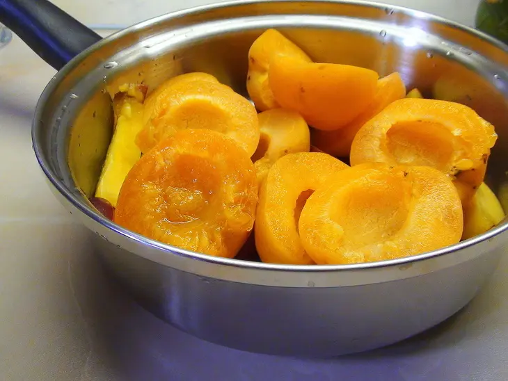 Фруктовый суп-пюре с заварным соусом и рисом.: шаг 4