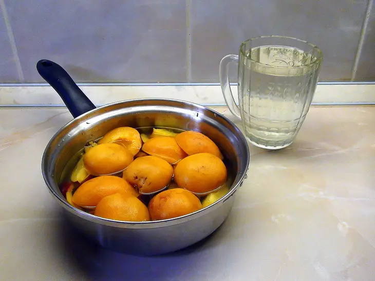 Фруктовый суп-пюре с заварным соусом и рисом.: шаг 5