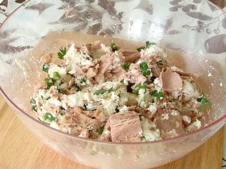 Рулеты из лазаньи с тунцом в соусе с грецкими орехами: шаг 2