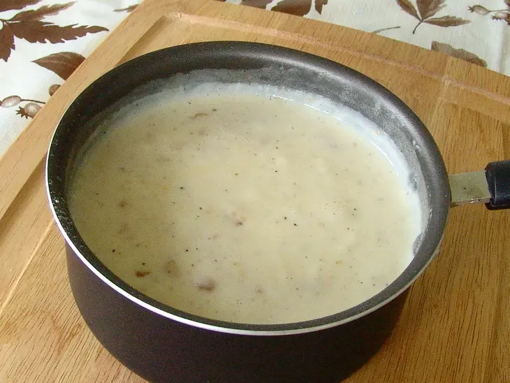 Рулеты из лазаньи с тунцом в соусе с грецкими орехами: шаг 4