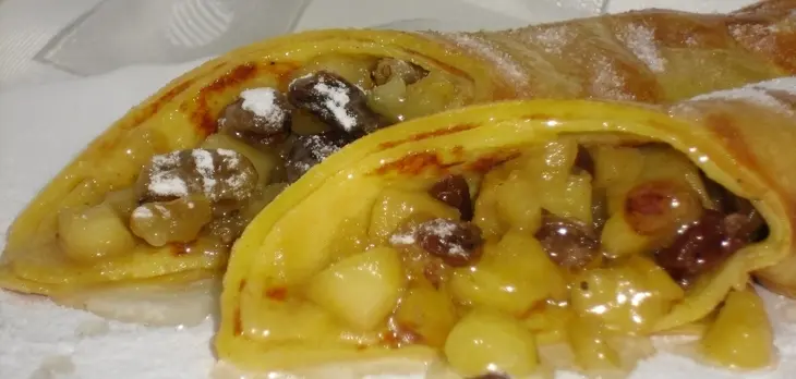 Блинчики с яблоками и изюмом!: шаг 8