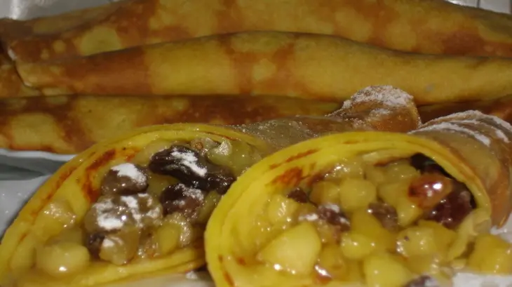 Блинчики с яблоками и изюмом!: шаг 9