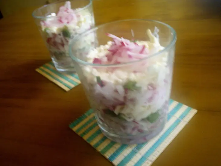 Салат с сыром, редиской и зелёным луком "настроение": шаг 3