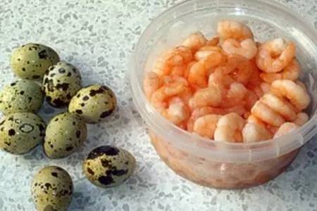 Салат с креветками и базиликом: шаг 2
