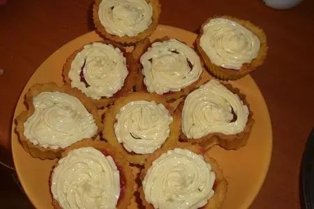 Корзиночки с желе и кремом,а из остатков-желейки: шаг 3