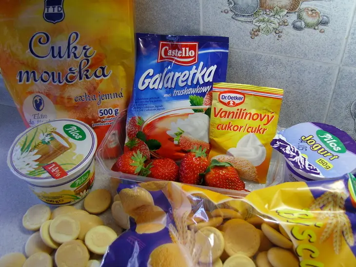 Торт клубничный со сметаной и желе: шаг 1
