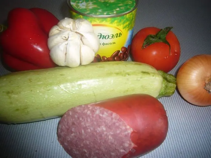 Спагетти с кабачком и фасолью: шаг 1