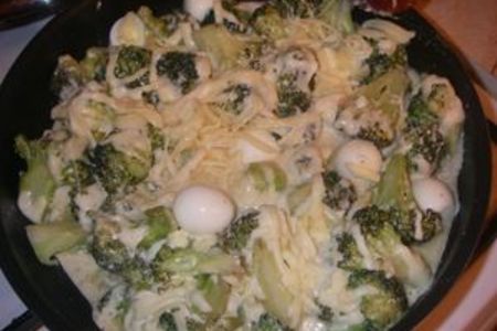 Кальцоне с брокколи и перепелиными яйцами: шаг 1