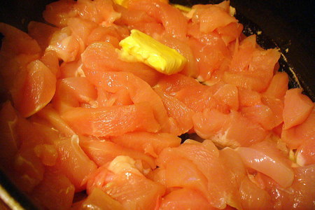 Куриные грудки в томатном соке: шаг 1