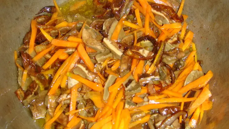 Плов с белыми грибами (постный): шаг 6