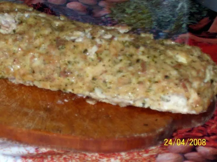 Мясной рулет с яйцом в слоеном тесте: шаг 4