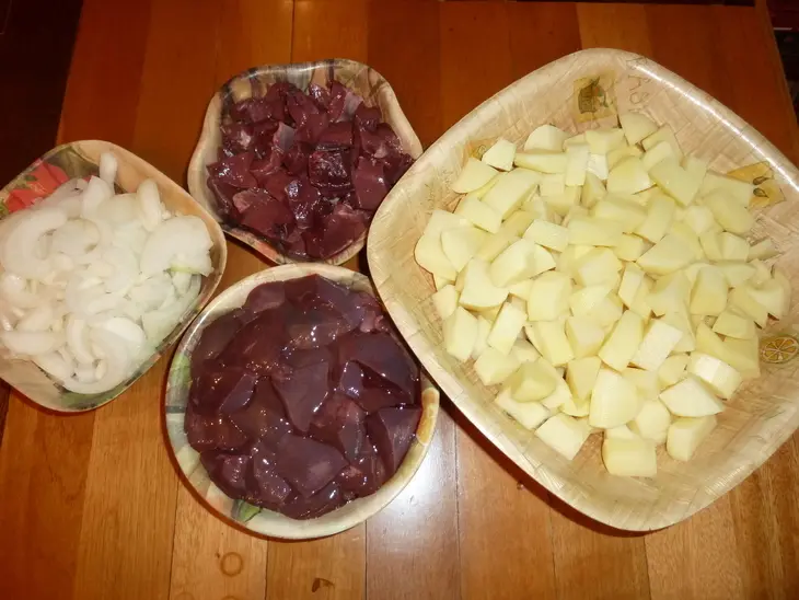 Картошка жаренная с печенью и сердцем "джиз-быз русская версия": шаг 1