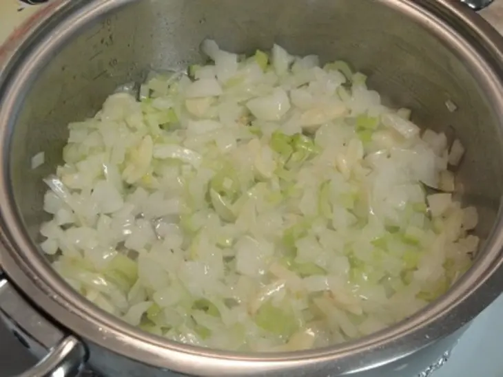 Кремовый суп с копчёной курицей и грибами: шаг 2