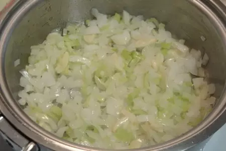 Кремовый суп с копчёной курицей и грибами: шаг 2
