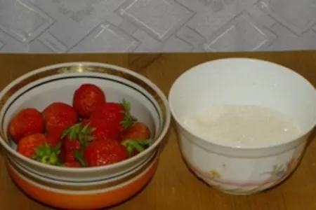 Торт шоколадный с клубникой: шаг 1