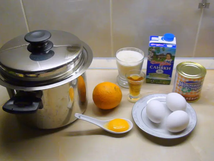 Крем-брюле флан с апельсиновой карамелью-соусом и клубникой.: шаг 1