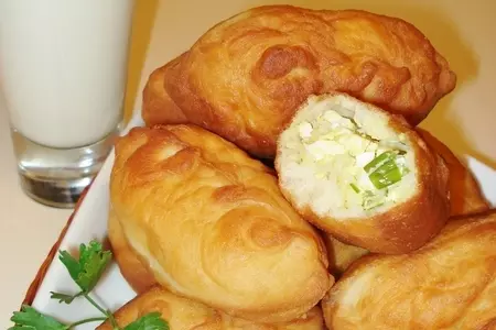 Вкусные солнечные  пирожки из сметанного дрожжевого теста: шаг 3
