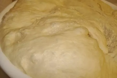 Вкусные солнечные  пирожки из сметанного дрожжевого теста: шаг 4