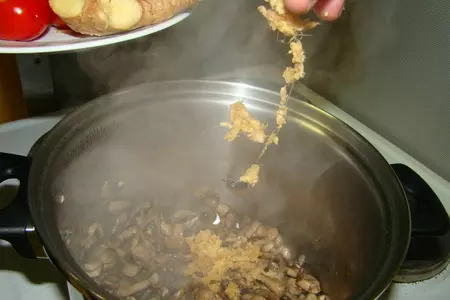 Суп грибной с кабачком: шаг 4