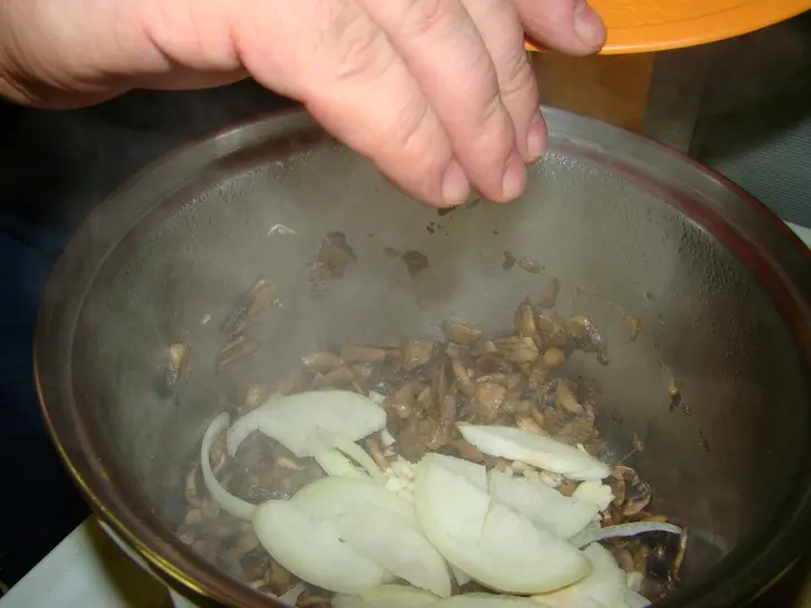 Суп грибной с кабачком: шаг 5
