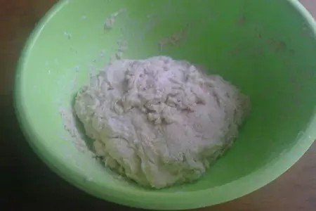 Пирожки с зелёным луком и яйцом: шаг 4