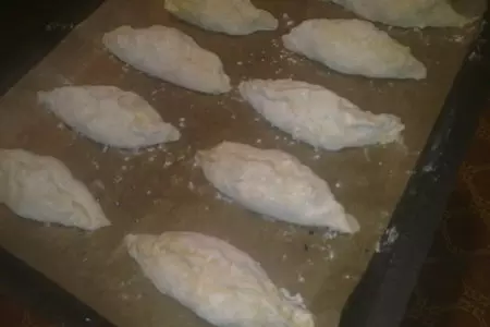 Пирожки с зелёным луком и яйцом: шаг 9