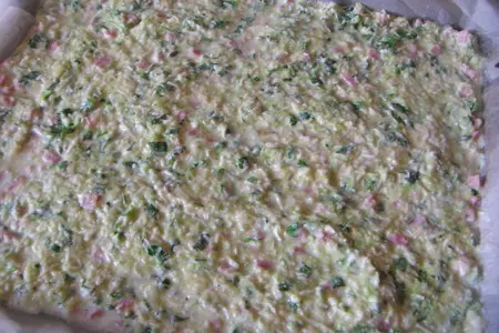 Кабачковый рулет без муки  с ветчиной и творожной начинкой.: шаг 2