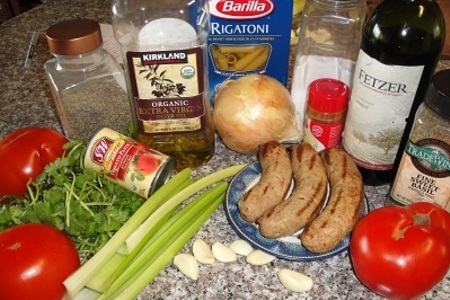 Паста с колбасками для гриля и томатным соусом ! ! !: шаг 1