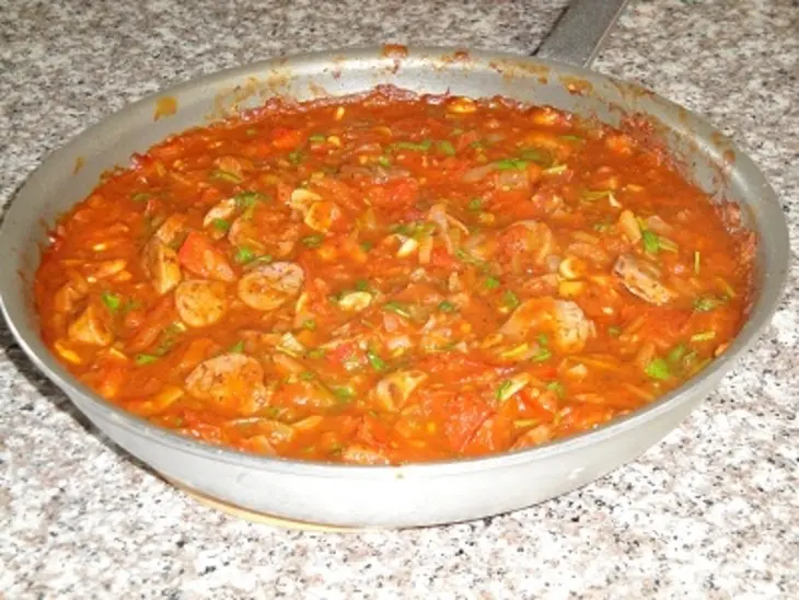 Паста с колбасками для гриля и томатным соусом: шаг 4