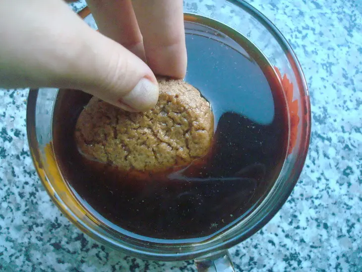 Торт-десерт с овсяным печеньем, кофе и бананами: шаг 6