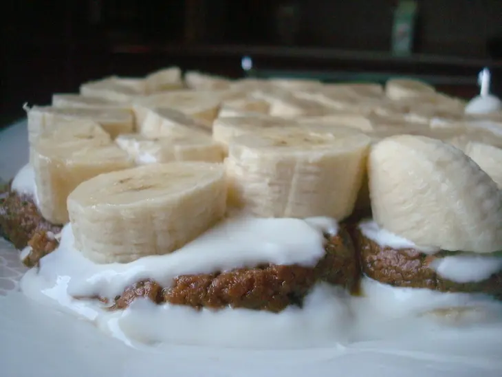 Торт-десерт с овсяным печеньем, кофе и бананами: шаг 10