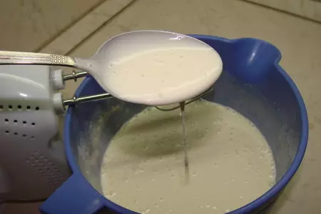 Блинная запеканка с творогом и клубникой с соусом из жимолости: шаг 6