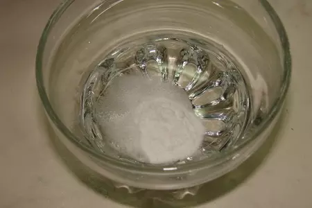 Блинная запеканка с творогом и клубникой с соусом из жимолости: шаг 8
