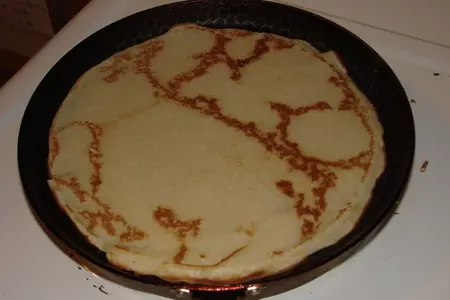 Блинная запеканка с творогом и клубникой с соусом из жимолости: шаг 9