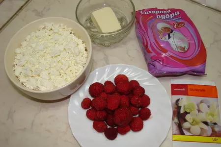 Блинная запеканка с творогом и клубникой с соусом из жимолости: шаг 11