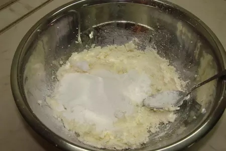 Блинная запеканка с творогом и клубникой с соусом из жимолости: шаг 13