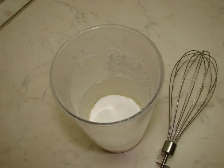 Блинная запеканка с творогом и клубникой с соусом из жимолости: шаг 16