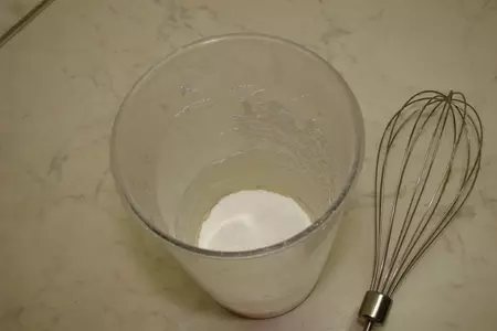 Блинная запеканка с творогом и клубникой с соусом из жимолости: шаг 16