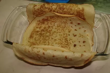 Блинная запеканка с творогом и клубникой с соусом из жимолости: шаг 18