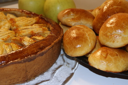 Тесто"нежное":пирог с яблоками и пирожки из него: шаг 9