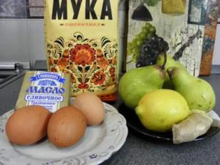 Имбирно-грушевая шарлотка на пару: шаг 1