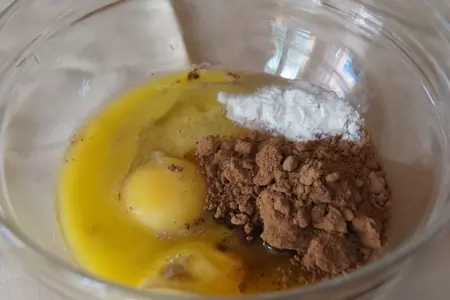 Шоколадный кекс с вишней в микроволновке: шаг 1