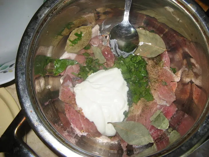 Свинина в квасе с закуской из кабачков: шаг 3