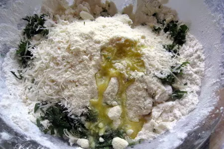 Лепешки с пармезаном и песто из молодого лука: шаг 4