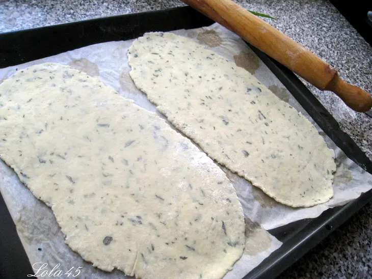Лепешки с пармезаном и песто из молодого лука: шаг 7